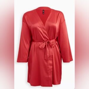 Torrid Dream Satin Sleep Robe Size 3/4